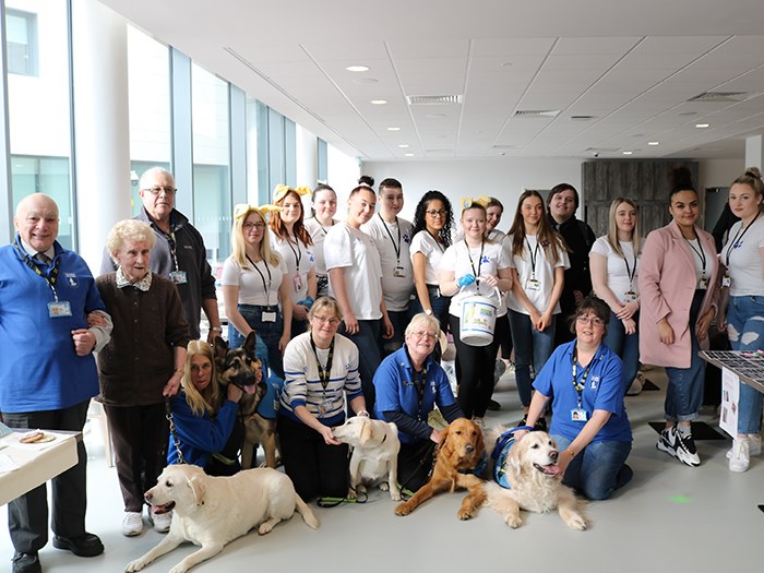 Students with the guide dogs and their owners