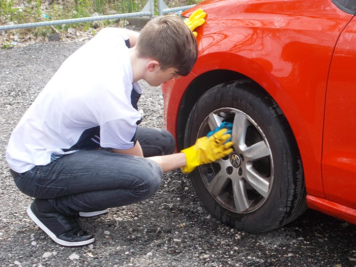 Students launch new car wash service